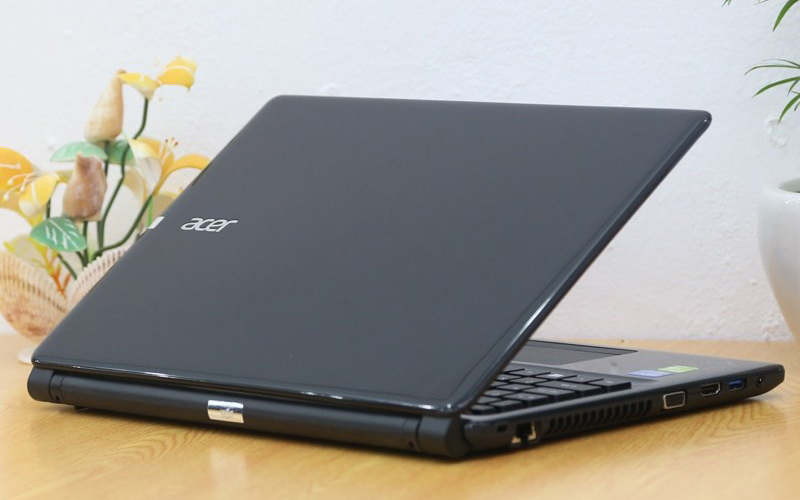 acer e